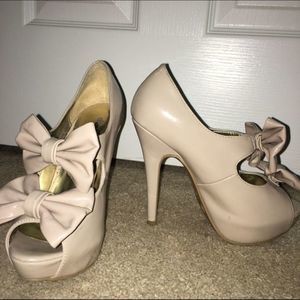 Nude Heels w/ Bows